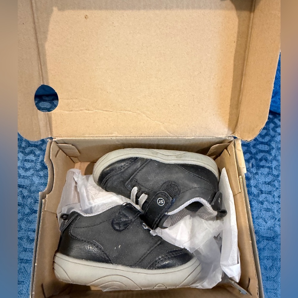 Stride Rite sr-taye 2.0 black toddler Sneakers sz 4M can accommodate wide feet